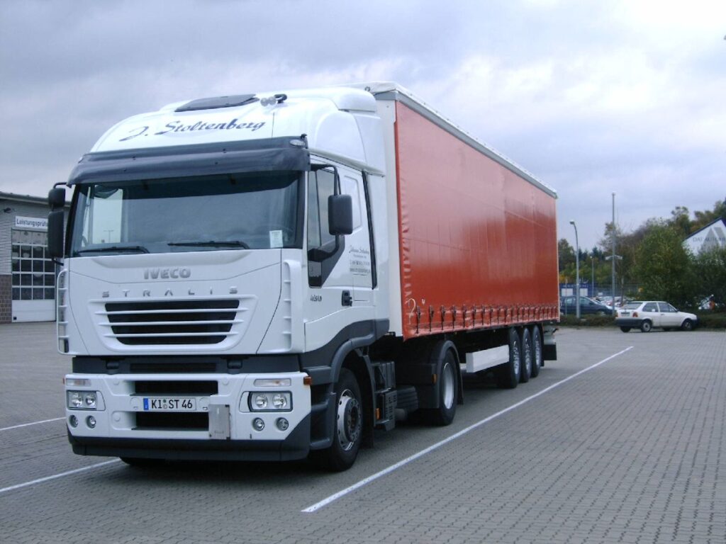 Erster Sattelzug